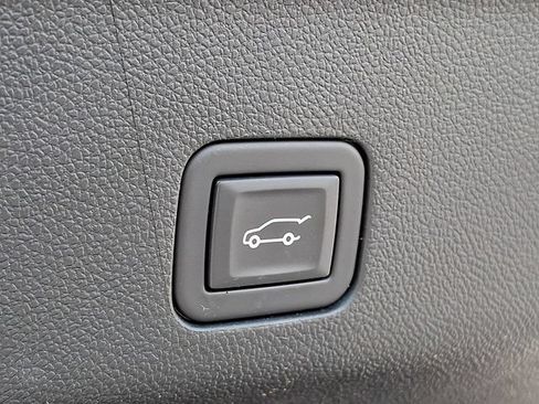 Used 2025 Chevrolet Tahoe High Country AWD/4WD image 26