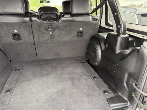 Used 2021 Jeep Wrangler Unlimited Sahara image 16