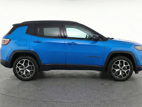 Used 2025 Jeep Compass Limited AWD/4WD image 11
