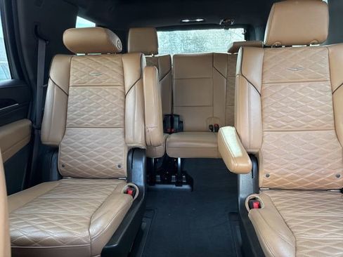 Certified 2022 Cadillac Escalade Premium Luxury image 18