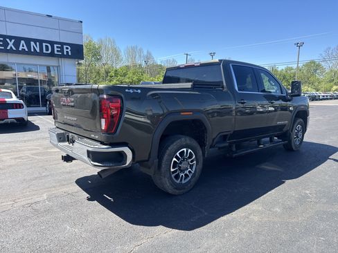 Used 2022 GMC Sierra 2500 SLE w/ SLE Value Package; AWD/4WD image 3