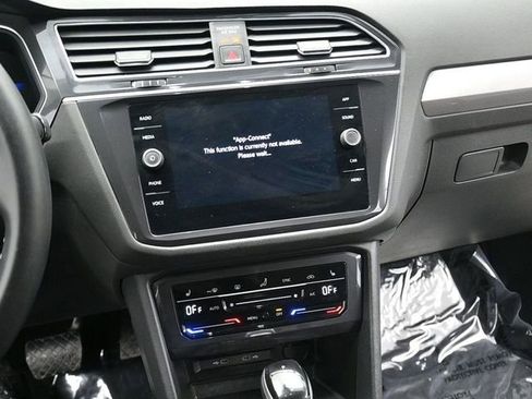 Used 2024 Volkswagen Tiguan SE image 20