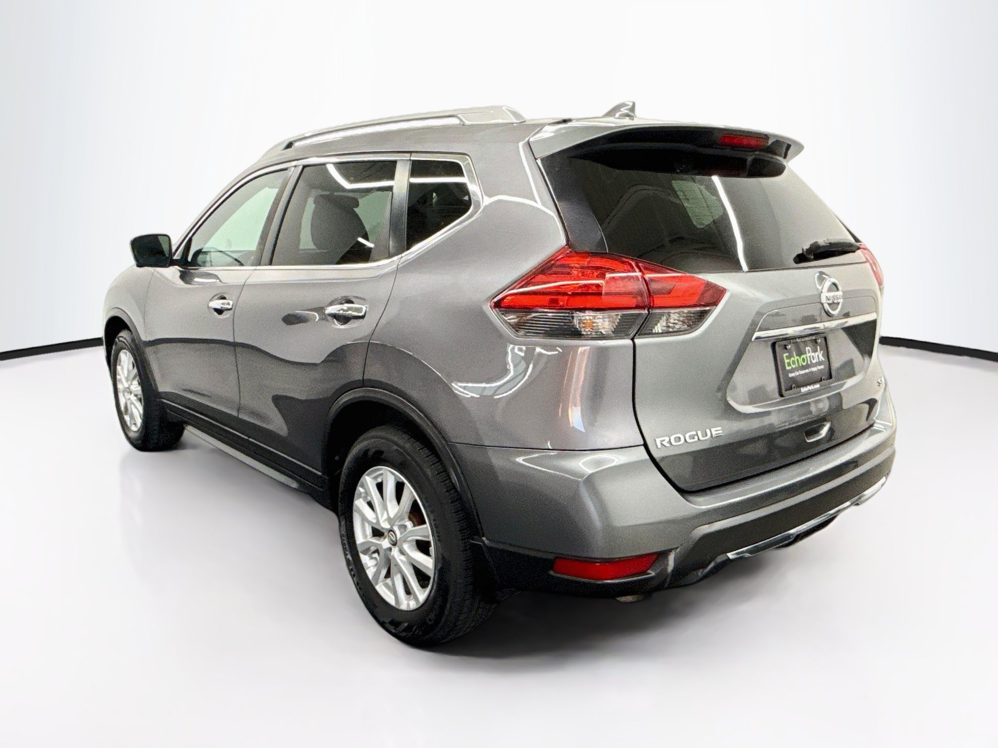 Used 2017 Nissan Rogue SV w/ SV Premium Package FWD image 5