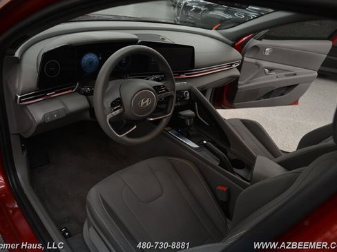 Used 2024 Hyundai Elantra SEL FWD image 12