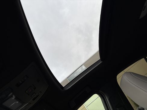 Used 2020 Lexus UX 250h w/ Premium Package image 28