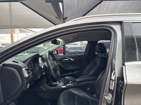 Used 2017 INFINITI QX30 AWD image 9