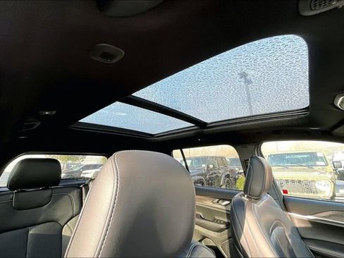 New 2025 Jeep Grand Cherokee Limited w/ Black Appearance Package image 25