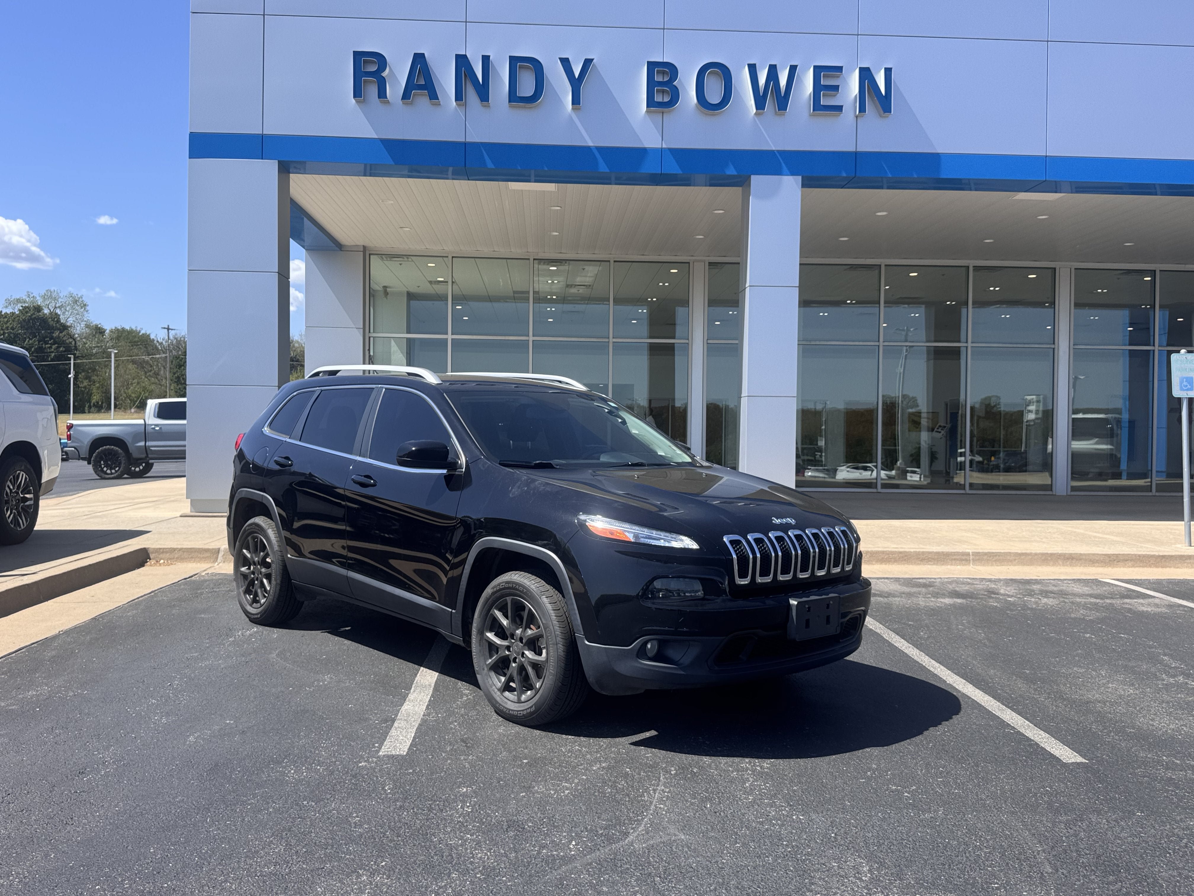 Used 2017 Jeep Cherokee Latitude FWD image 1