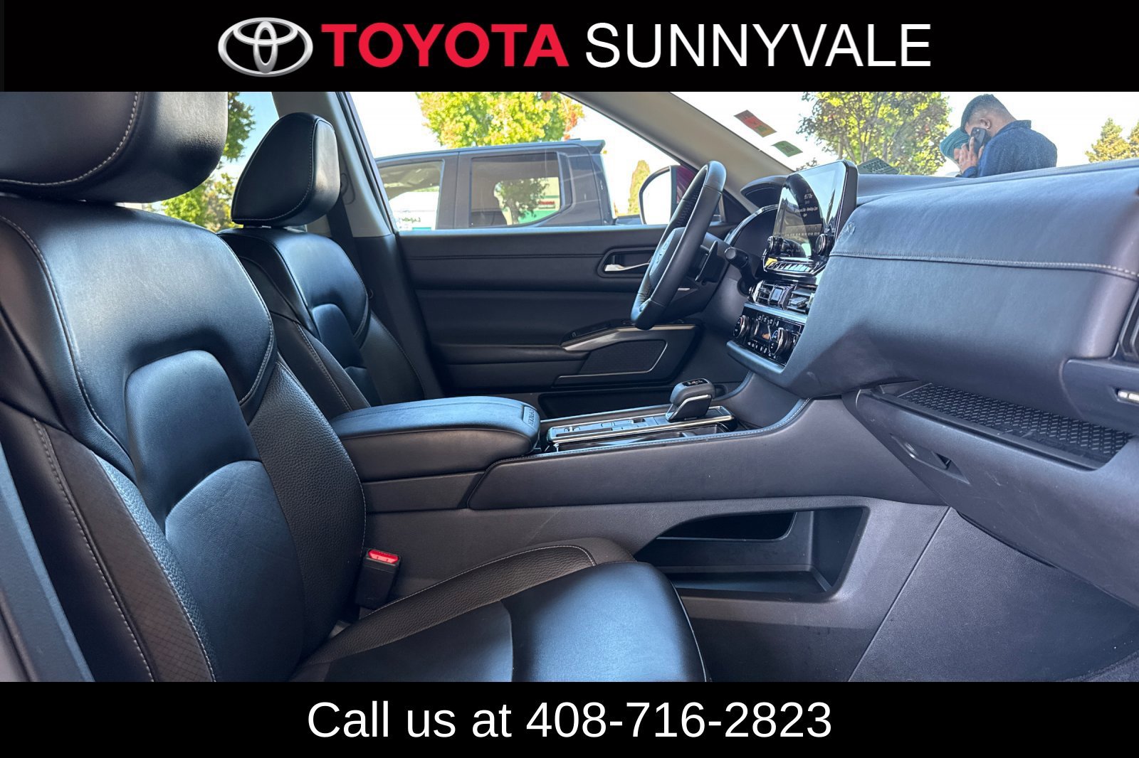 Used 2024 Nissan Pathfinder SL FWD image 31