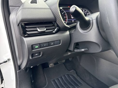 Used 2024 Nissan Sentra SV FWD image 20