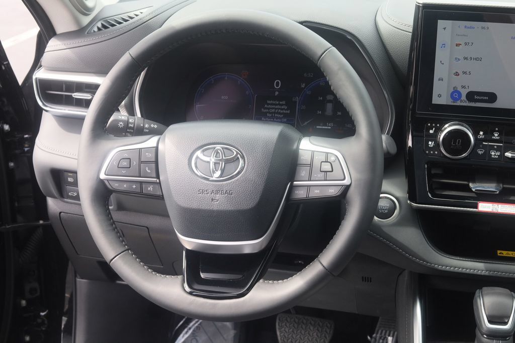 Used 2026 Toyota Highlander Platinum AWD/4WD image 26