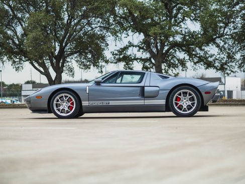 Used 2006 Ford GT RWD image 32