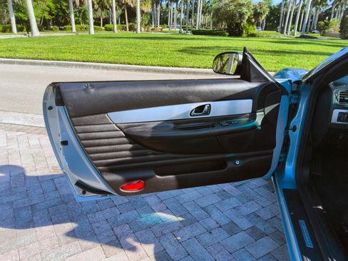 Used 2004 Ford Thunderbird image 9