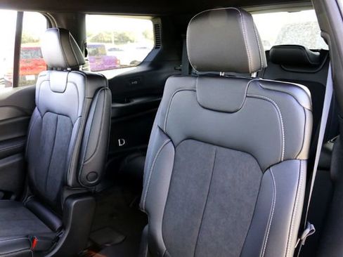 New 2025 Jeep Grand Cherokee L Altitude image 19