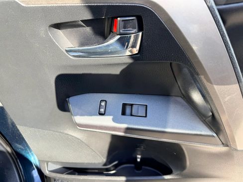 Used 2018 Toyota RAV4 XLE AWD/4WD image 25