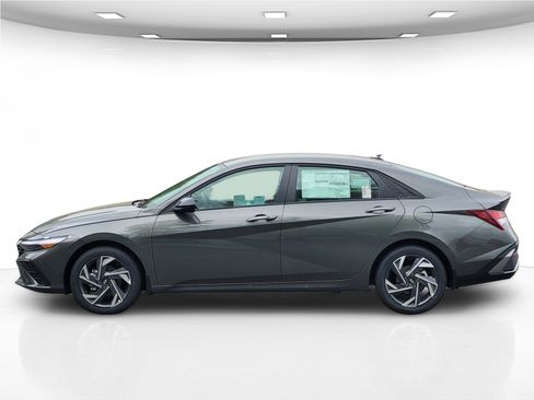 New 2025 Hyundai Elantra SEL image 5
