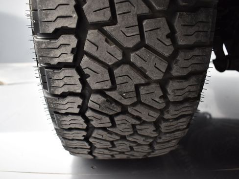 Used 2023 Nissan Frontier SV image 18