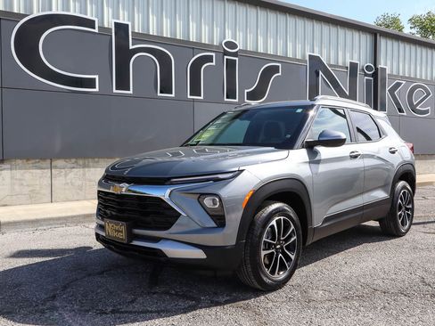 Used 2025 Chevrolet TrailBlazer LT AWD/4WD image 1
