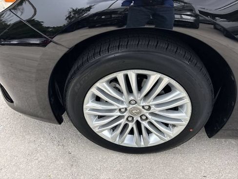 Used 2014 Lexus ES 350 w/ Luxury Package FWD image 10