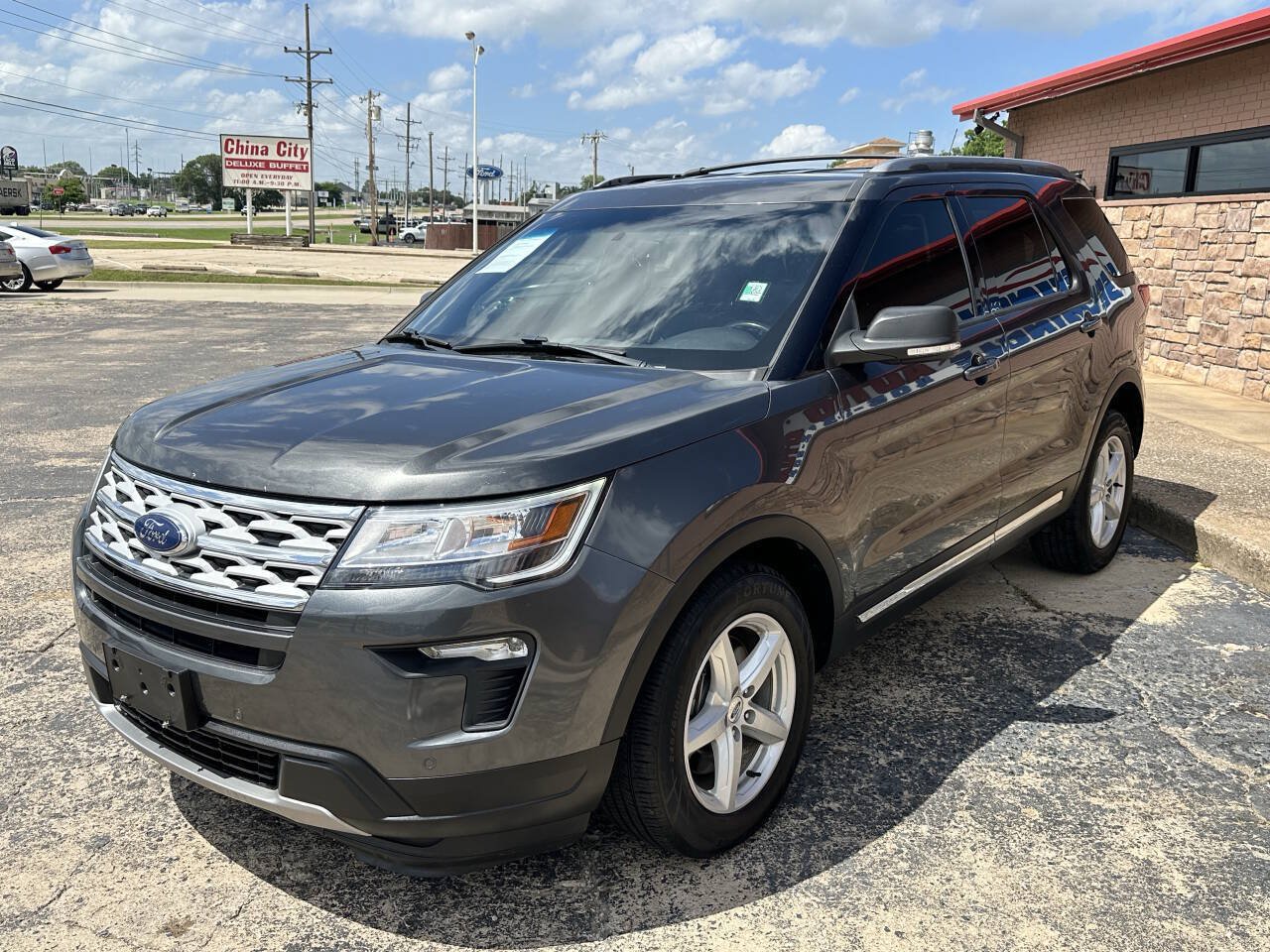 Used 2019 Ford Explorer XLT w/ Equipment Group 202A FWD image 5