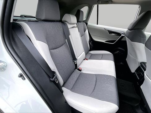 Used 2021 Toyota RAV4 XLE w/ Convenience Package AWD/4WD image 19