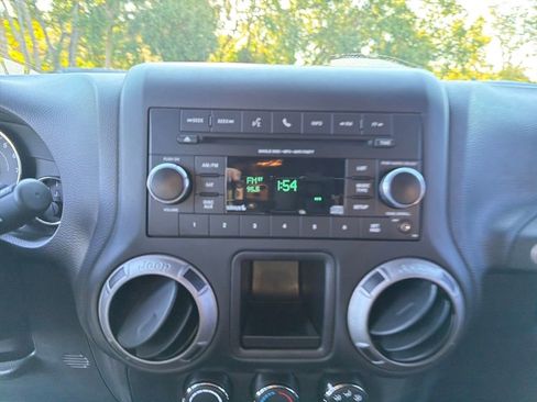 Used 2016 Jeep Wrangler Sport image 17