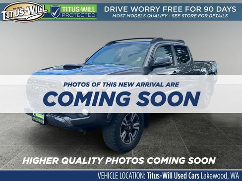 Used 2018 Toyota Tacoma TRD Sport image 2