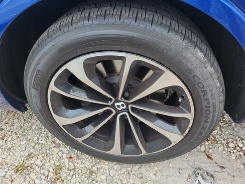 Used 2018 Bentley Bentayga image 5