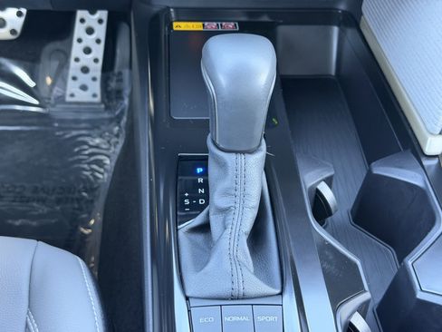 Used 2025 Toyota Camry SE image 24