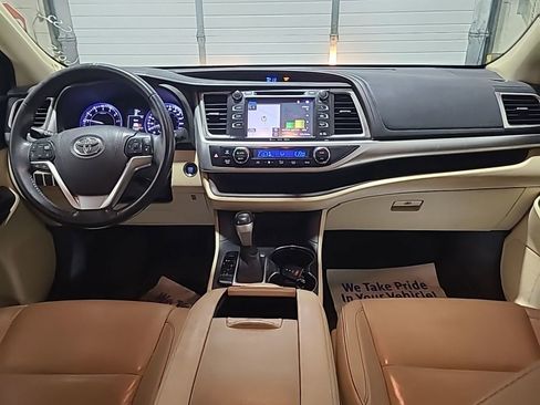 Used 2016 Toyota Highlander XLE image 7