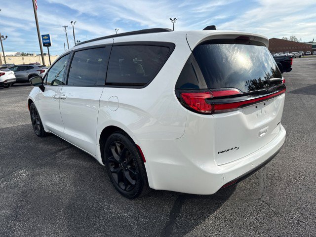 Used 2025 Chrysler Pacifica Limited FWD image 5