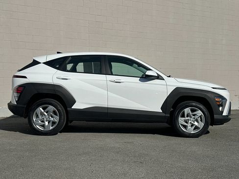 Certified 2025 Hyundai Kona SE AWD/4WD image 2