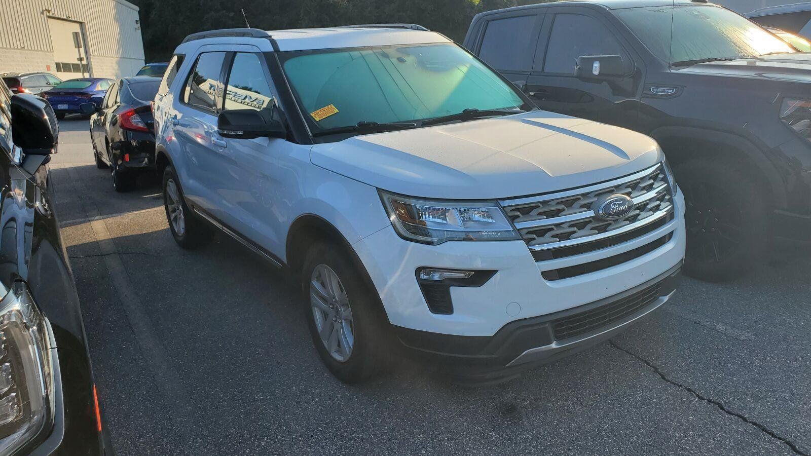 Used 2018 Ford Explorer XLT w/ Equipment Group 201A AWD/4WD image 2