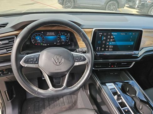 Used 2025 Volkswagen Atlas SE image 17