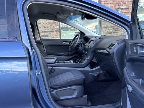 Used 2019 Ford Edge SE image 13