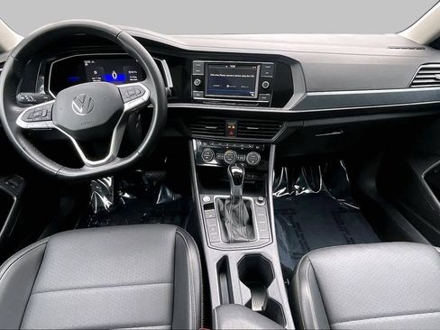 Used 2022 Volkswagen Jetta SE w/ Panoramic Sunroof Package FWD image 16