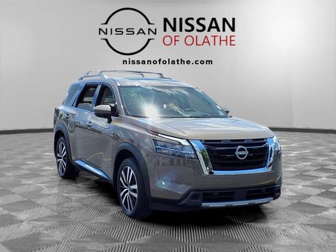 Certified 2024 Nissan Pathfinder Platinum AWD/4WD image 32