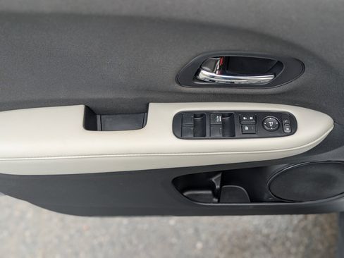 Used 2021 Honda HR-V LX image 25