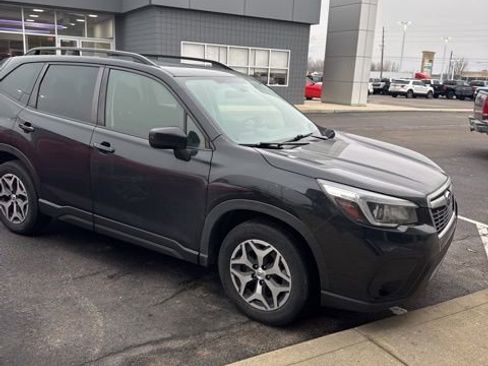 Used 2020 Subaru Forester Premium image 1