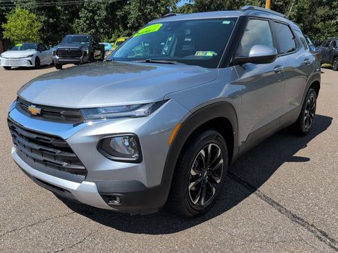 Used 2023 Chevrolet TrailBlazer LT FWD image 2
