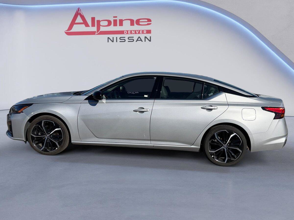 Used 2025 Nissan Altima 2.5 SR FWD image 2