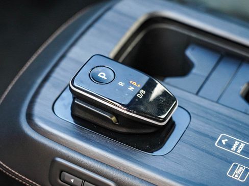 Used 2024 Nissan Ariya AWD image 25