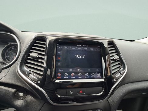 Used 2019 Jeep Cherokee Limited AWD/4WD image 16