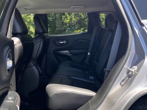 Used 2019 Jeep Cherokee Latitude Plus image 15