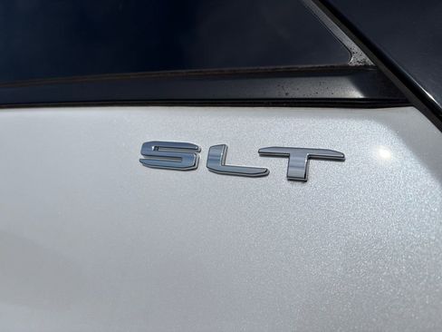 Used 2023 GMC Terrain SLT w/ Infotainment Package II AWD/4WD image 15