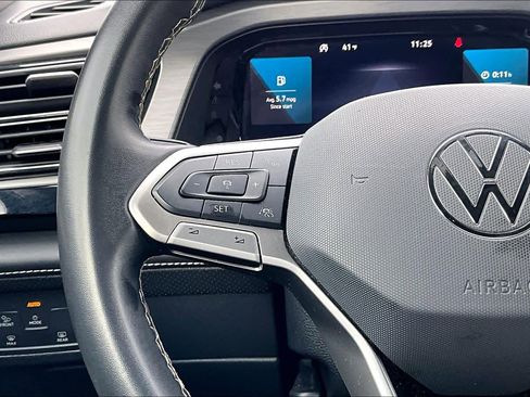 Used 2024 Volkswagen Atlas Cross Sport SE image 23