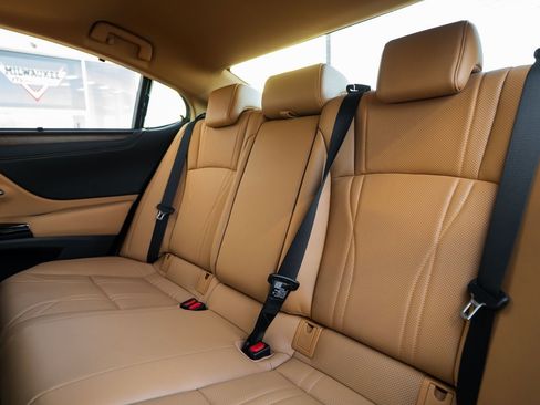 Used 2023 Lexus ES 300h Ultra Luxury image 34