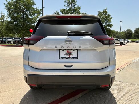 Used 2025 Nissan Rogue SV FWD image 7