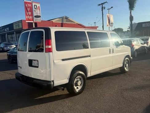 Used 2017 Chevrolet Express 2500 RWD image 5