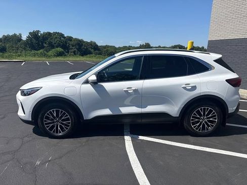 Used 2023 Ford Escape SE w/ PHEV Premium Package FWD image 5